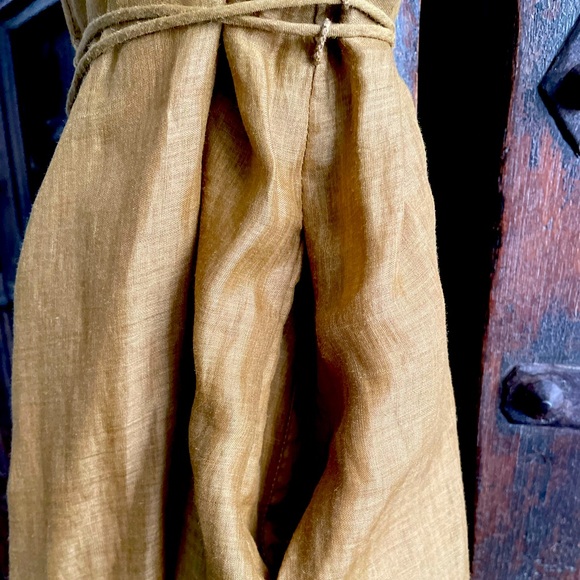 Stunner! This dress is so fun and cool. Lined with silk and has pockets. - Picture 2 of 5